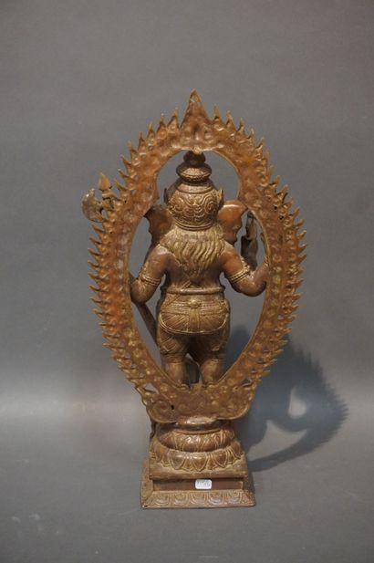 null Ganesh statue with four arms in metal with brown patina. 47x25x15 cm