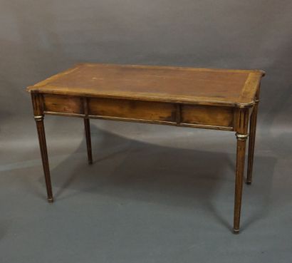 null Flat desk in natural wood, with three drawers in the waist, fluted legs and...