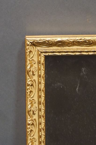 null Miroir d'entre-deux en bois doré. 85x30 cm