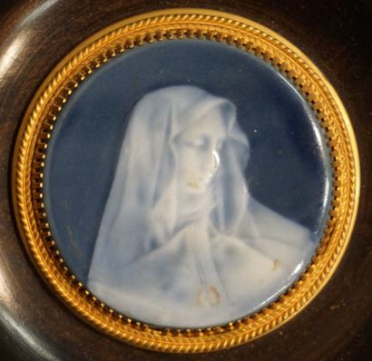 null Miniature-médaillon en céramique bleu/blanc "Vierge". 5,5 cm