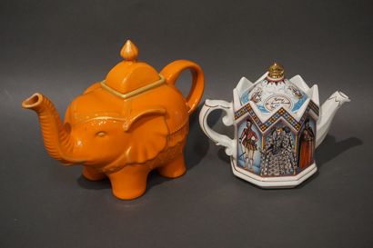 null Deux théières en céramique, l'une anglaise "Elizabeth I", l'autre en forme d'éléphant...