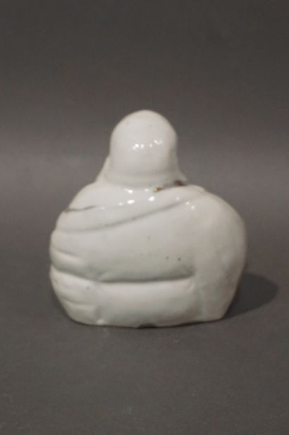 null Bouddha assis en porcelaine asiatique blanche et dorée. 11,5 cm