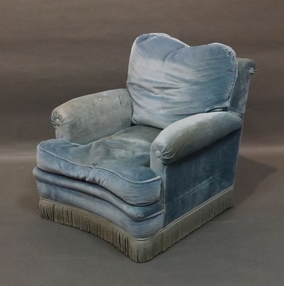 null Canapé et deux fauteuils garnis de velours bleu usagé. Canapé: 80x150x105 c...