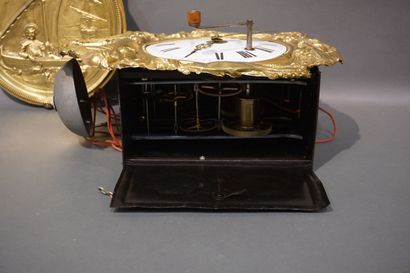 null Mouvement d'horloge et balancier (105 cm) en métal et aluminium doré à décor...