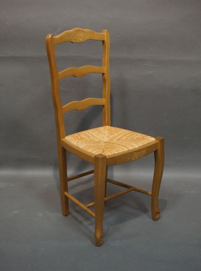 null Six chaises paillées en bois naturel de style Louis XV. 97x45x45 cm