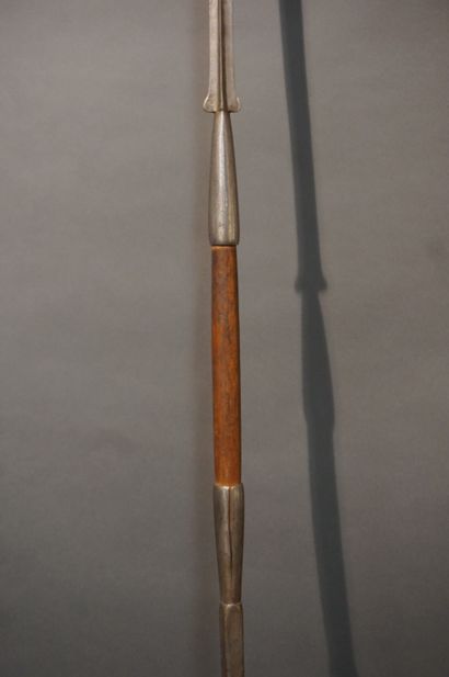 null Javelot en métal à poignée en bois. 192 cm