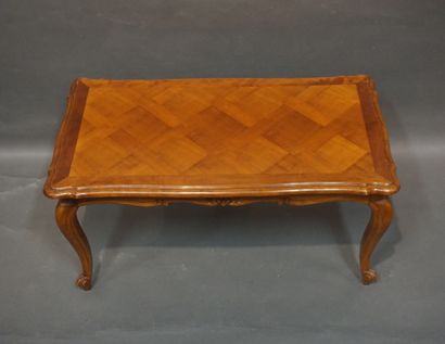null Table basse en merisier, rectangulaire, de style Louis XV. 48x98x54 cm