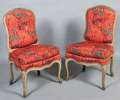 GOURDIN GOURDIN, paire de larges chaises en bois rechampi gris - Estampilles de GOURDIN,...