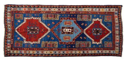 null Original et important KAZAK (Caucase), fin du 19e siècle

Fond bleu Roi, décoré...