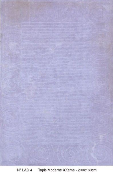 null Tapis moderne monochrome lilas, XXème siècle

composé d’un champ dessiné au...
