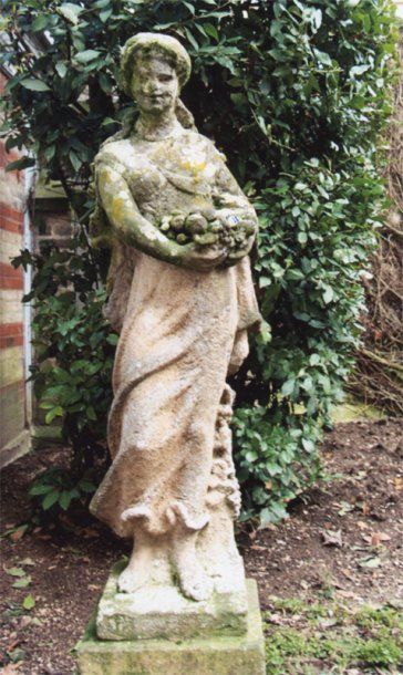 null " L"Été ", statue grandeur petite nature en pierre sculptée, XVIIIe, 
restauration...
