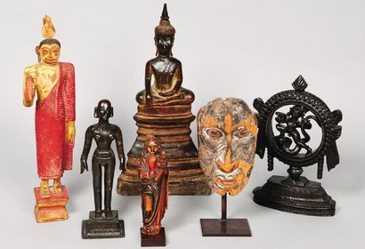 null Bouddha en bois laqué rouge et or, Ceylan 34,5 cm - Divinité féminine en
bronze,...
