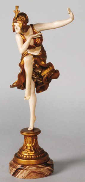 null Claire COLLINET (1880-1950) :
« Danseuse hindoue », statuette chryséléphantine
en...