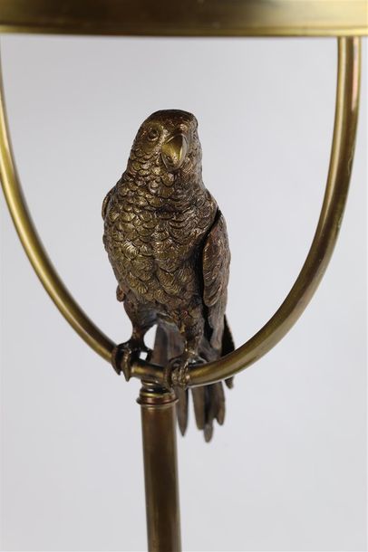 null Travail français des années 1970-1980.

Lampe figurant un perroquet sur un perchoir.

Bronze,...