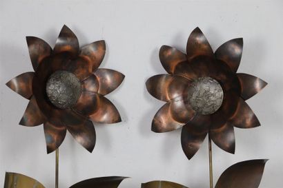 null Travail français des années 1970.

Paire d'appliques fleurs en cuivre, bois...