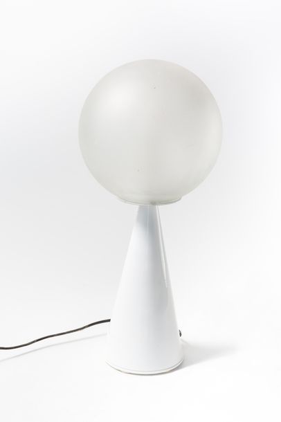 null Gio PONTI (1891-1979).

Lampe "Bilia", modèle créé en 1932.

Cône en métal laqué...