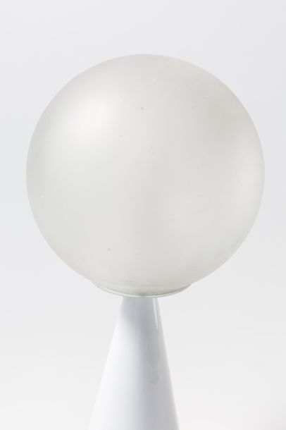 null Gio PONTI (1891-1979).

Lampe "Bilia", modèle créé en 1932.

Cône en métal laqué...