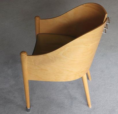 null Alexis PAOUTOFF (né en 1947).

Suite de quatre fauteuils bridge Douchka en bois...