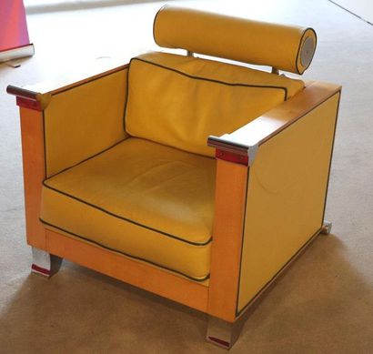 null Alexis PAOUTOFF (né en 1947).

Paire de fauteuils en placage de sycomore, cuir...
