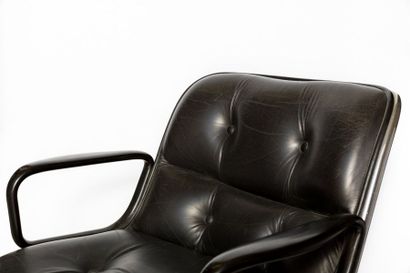 null Charles POLLOCK (1930-2013).

Fauteuil "Executive Chair".

Garniture de cuir...