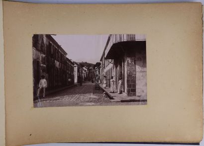 null Album de photographies appartenant à M. Gaston Villeroy comprenant environ 80...