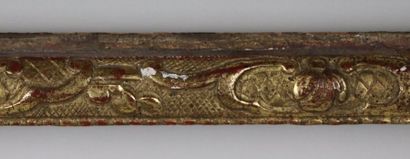 null Baguette à la Bérain en bois et stuc doré.

XVIIIème siècle.

H_78 cm L_61 cm.

H_73,5...