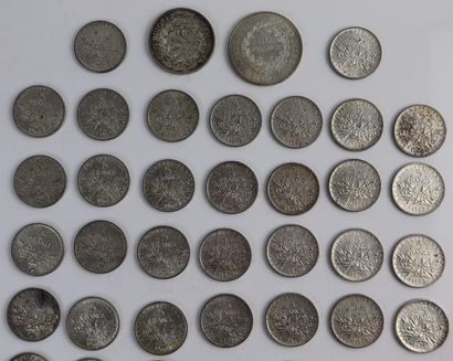 null Ensemble de pièces en argent comprenant :

une pièce de 50 francs 1976.

une...