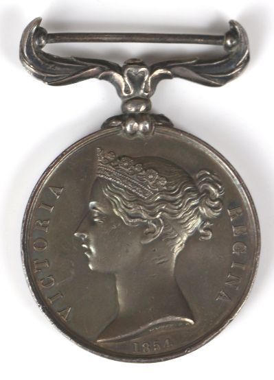 null Médaille britannique de la Crimée en argent, modèle d'ordonnance signé Wyon.

36,36...