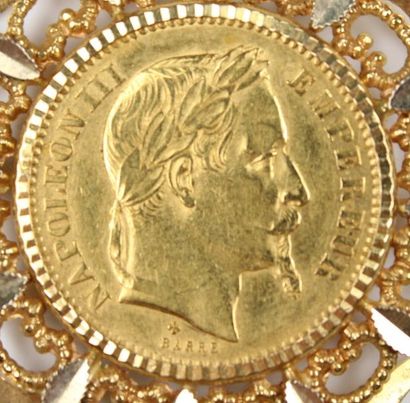 null Pièce de 20 francs or Napoléon III tête laurée, montée en pendentif.

11,22...