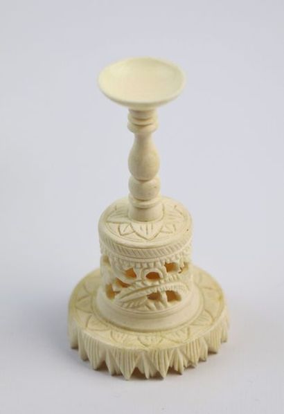 null CHINE, fin du XIXème siècle

Boule de Canton en ivoire sculpté, l'ensemble des...