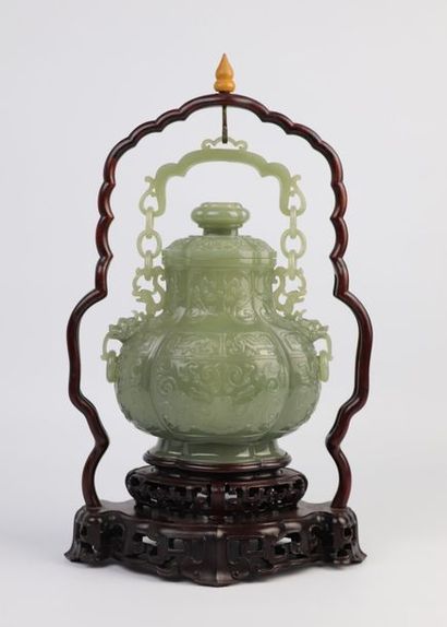 CHINE, XXème siècle.

Vase couvert en jade...