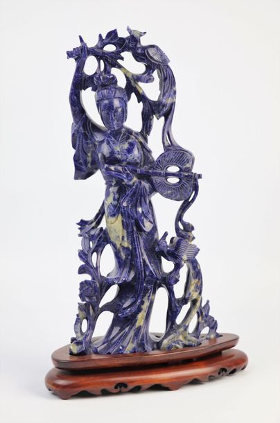 CHINE, XXème siècle.

Statuette en lapis-lazuli...