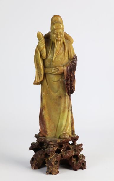 CHINE, circa 1910-1920.

Statuette de dignitaire...