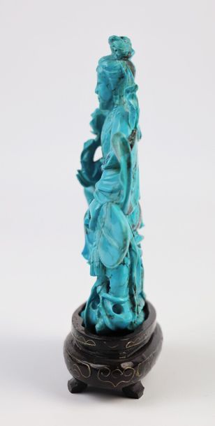 null CHINE, XXème siècle.

Cinq statuettes en turquoise représentant des femmes ou...