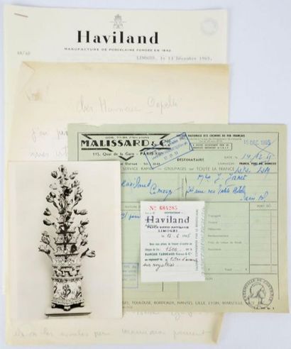 null Janine JANET (1913-2000) pour HAVILAND, 1963.

Tulipière.

Ensemble de cinq...