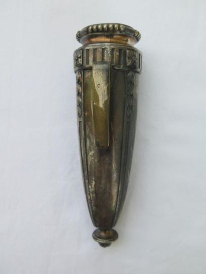 null Porte-bouquet en métal argenté, vers 1900-1910.

H_14.5cm