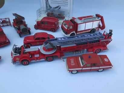 null Conrad, Corgi Toys, Eligor, Old cars et Russie.

Ensemble de dix véhicules pompiers,...