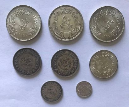 null EGYPTE : 8 monnaies argent : 2 pièces de 10 piastres Farouk 1er, 1 pièce de...