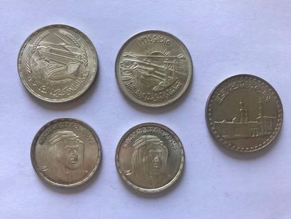null EGYPTE : 4 monnaies argent : 2 pièces d'une livre roi Fayçal 1976, 2 pièces...