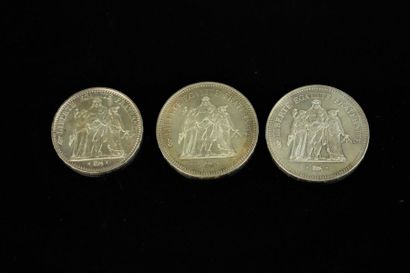 null Deux pièces de 50 francs et une pièce de 10 francs Hercule, 1970 & 1976.

85,18...