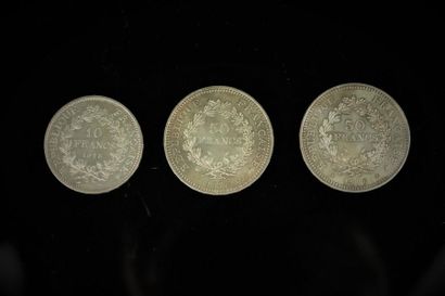 null Deux pièces de 50 francs et une pièce de 10 francs Hercule, 1970 & 1976.

85,18...