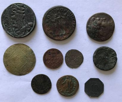 null Lot de 10 monnaies cuivre et bronze dont antiques, liard de france L.XIV, 2...
