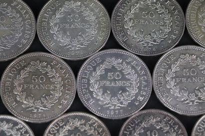 null Important ensemble de pièces en argent comprenant: 

- 22 pièces des 50 francs...
