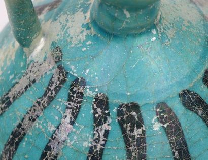 null Deux pichets

Pâte siliceuse à décor noir sous glaçure turquoise

Iran, Kashan,...