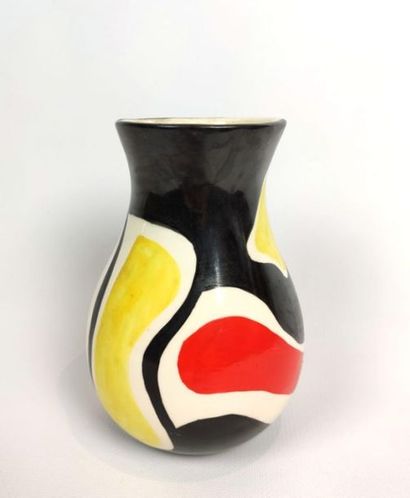 null Roland BRICE (1911-1989).

Vase ovoïde en céramique émaillée à décor libre polychrome.

Signature...