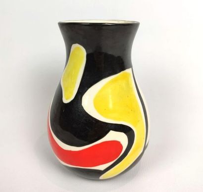 null Roland BRICE (1911-1989).

Vase ovoïde en céramique émaillée à décor libre polychrome.

Signature...
