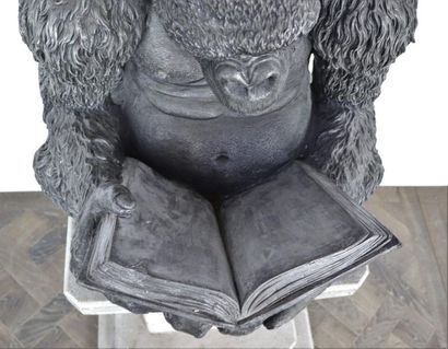 null Michel ROHMER.

Gorille lisant.

Importante sculpture en composition.

H_61...