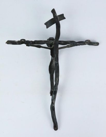 null Travail français du XXème siècle.

Crucifix en bronze.

H_40 cm L_32 cm 


