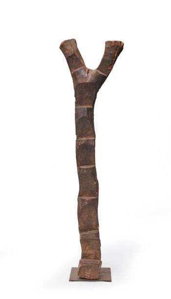 null MALI

Peuple Dogon.

Echelle en bois.

H_232 cm L_63 cm P_19 cm

