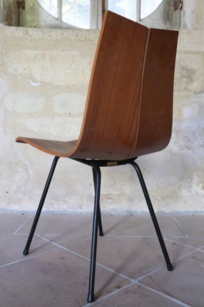 null Hans BELLMANN (1911-1990).

Paire de chaises, modèle GA Stuhl - c.1950

Edition...